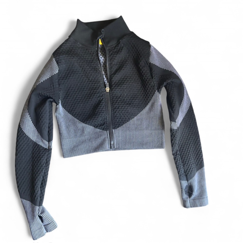 Sportswear Crop Top With Sleeves